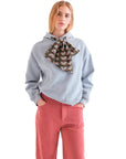 COMPAÑIA FANTASTICA SUDADERA NEGRA CON LAZADA ESTA