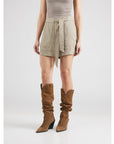 GUESS NEW NINA BELTED SHORT SAGE LEAF