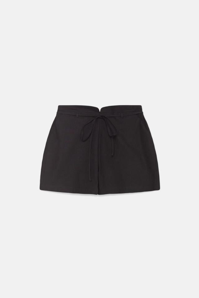 COMPAÑÍA FANTÁSTICA SHORT CON CINTURÓN NEGRO