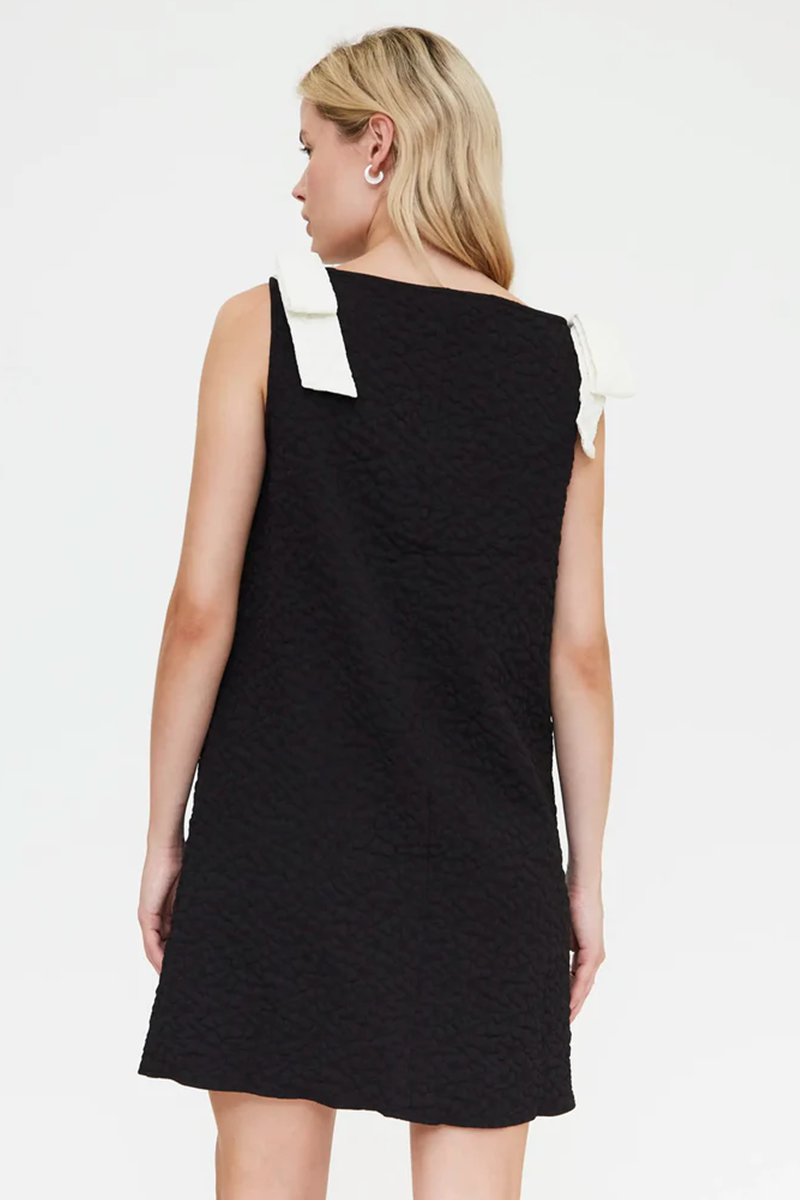 COMPANIA FANTASTICA VESTIDO CORTO NEGRO CON TEXTURA FLORAL