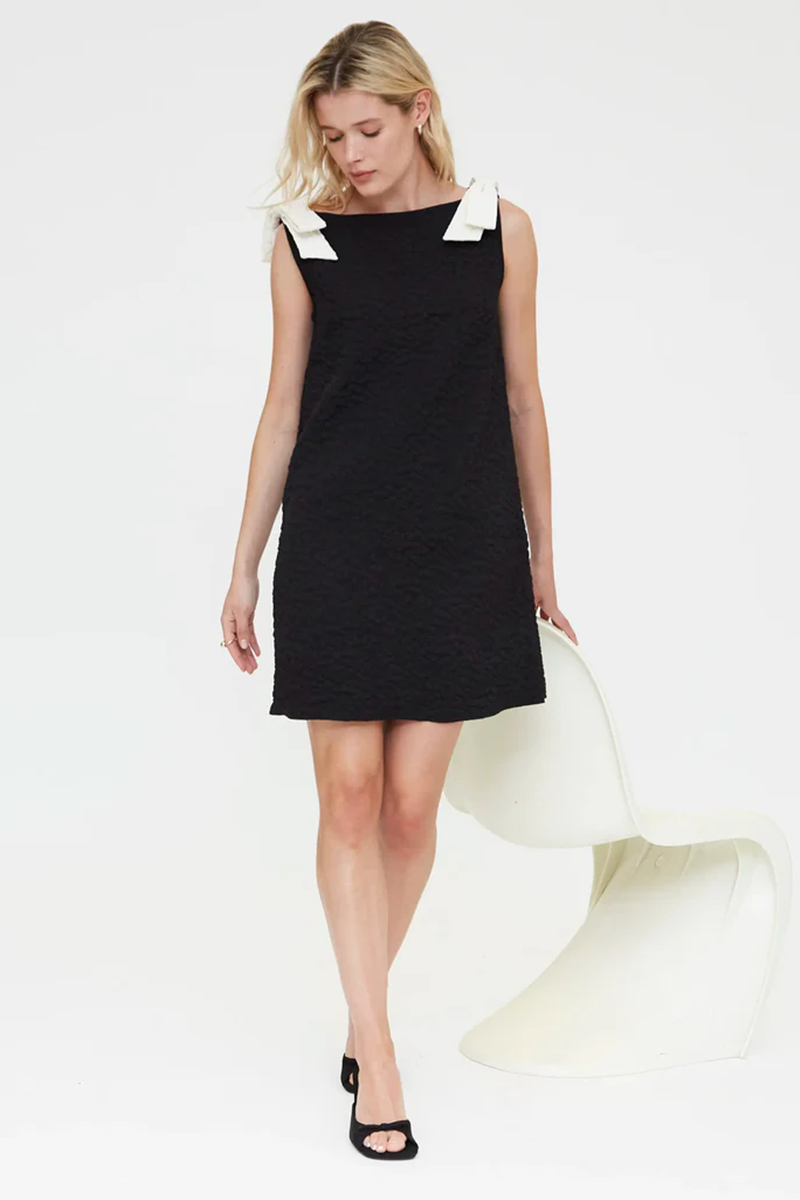 COMPANIA FANTASTICA VESTIDO CORTO NEGRO CON TEXTURA FLORAL