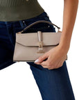 GUESS QUEENSLAND TOP HANDLE FLAP WHITE TAUPE