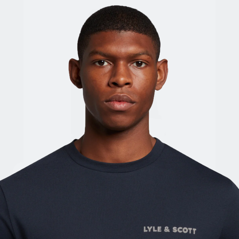 LYLE &amp; SCOTT FLOCKED LOGO TSHIRT DARK NAVY