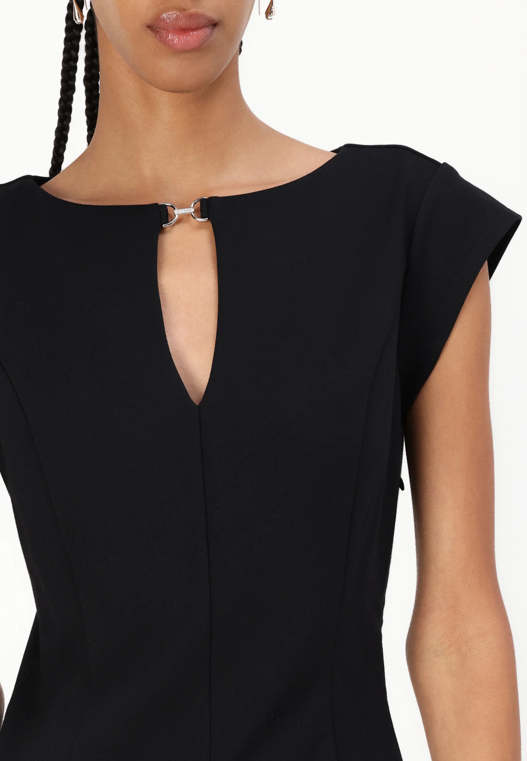 GUESS DOROTEA V NECKLINE DRESS