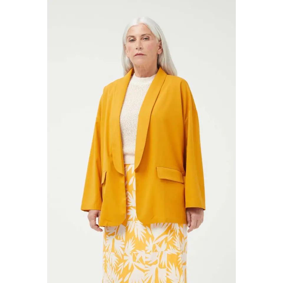 COMPAÑIA FANTASTICA BLAZER ABIERTA MOSTAZA