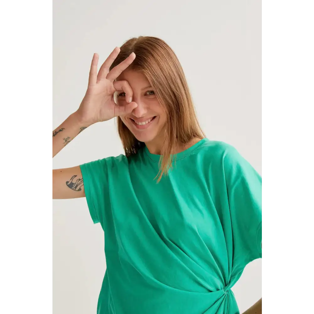 COMPANIA FANTASTICA CAMISETA 100 ALGODON VERDE CON NUDO LATERAL