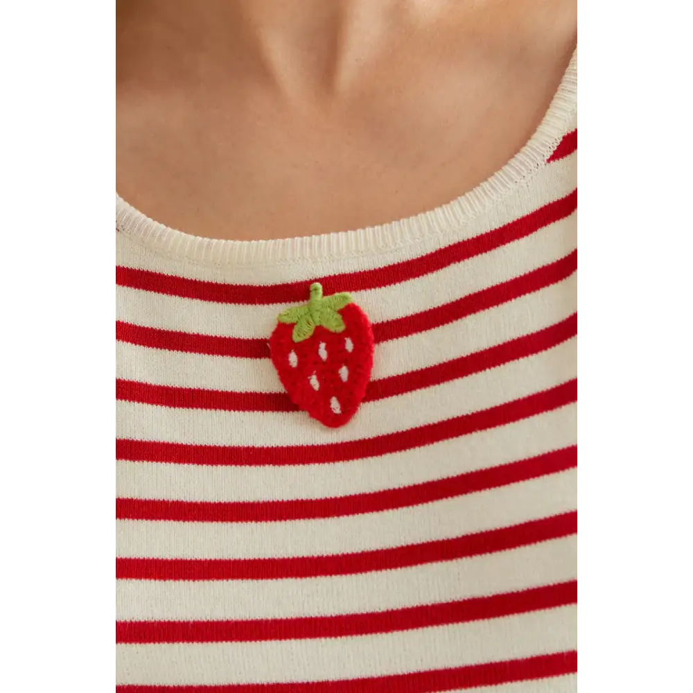 COMPANIA FANTASTICA TOP DE RAYAS BLANCO Y ROJO CON BORDADO DE FRESA