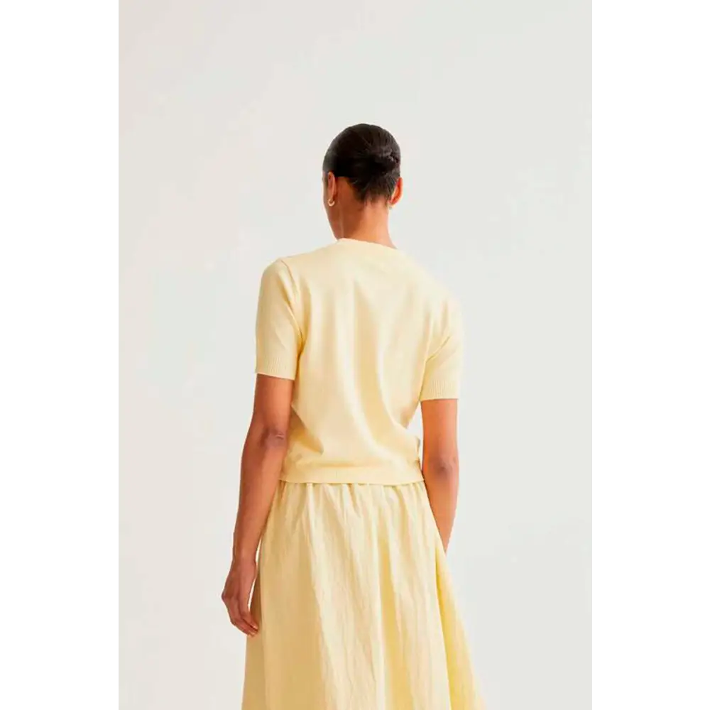 COMPANIA FANTASTICA TOP PUNTO SUAVE AMARILLO CON FLORES