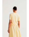 COMPANIA FANTASTICA TOP PUNTO SUAVE AMARILLO CON FLORES