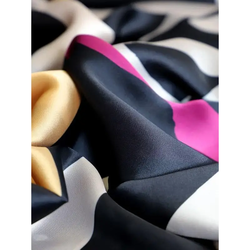 DON ALGODÓN PAÑUELO ESTAMPADO NEGRO Y ROSA - TALLA ÚNICA